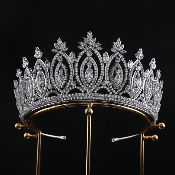 Silver Bridal Tiara Crown Cubic Zirconia Wedding Pageant Prom Accessory - Picture 8 of 9